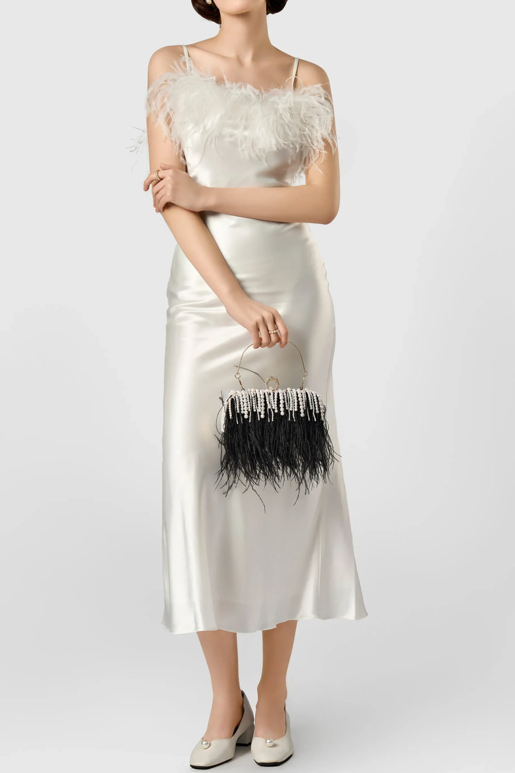 BABEYOND Handbags|Embellished Ostrich Feather Pearl Tassel Clutch